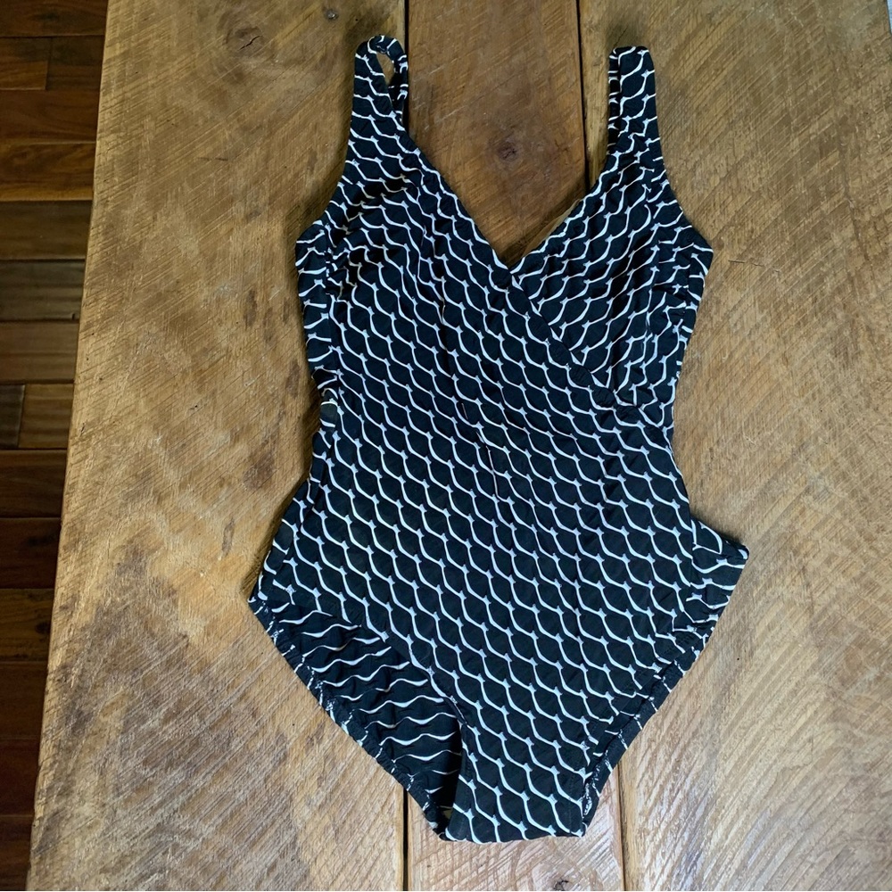 Gottex vintage 80s or 90s one piece black and white swimsuit, US size 6